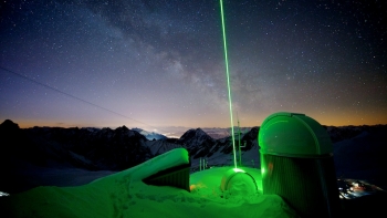 Zugspitze Schneefernerhaus Lasersystem Nachtaufnahme